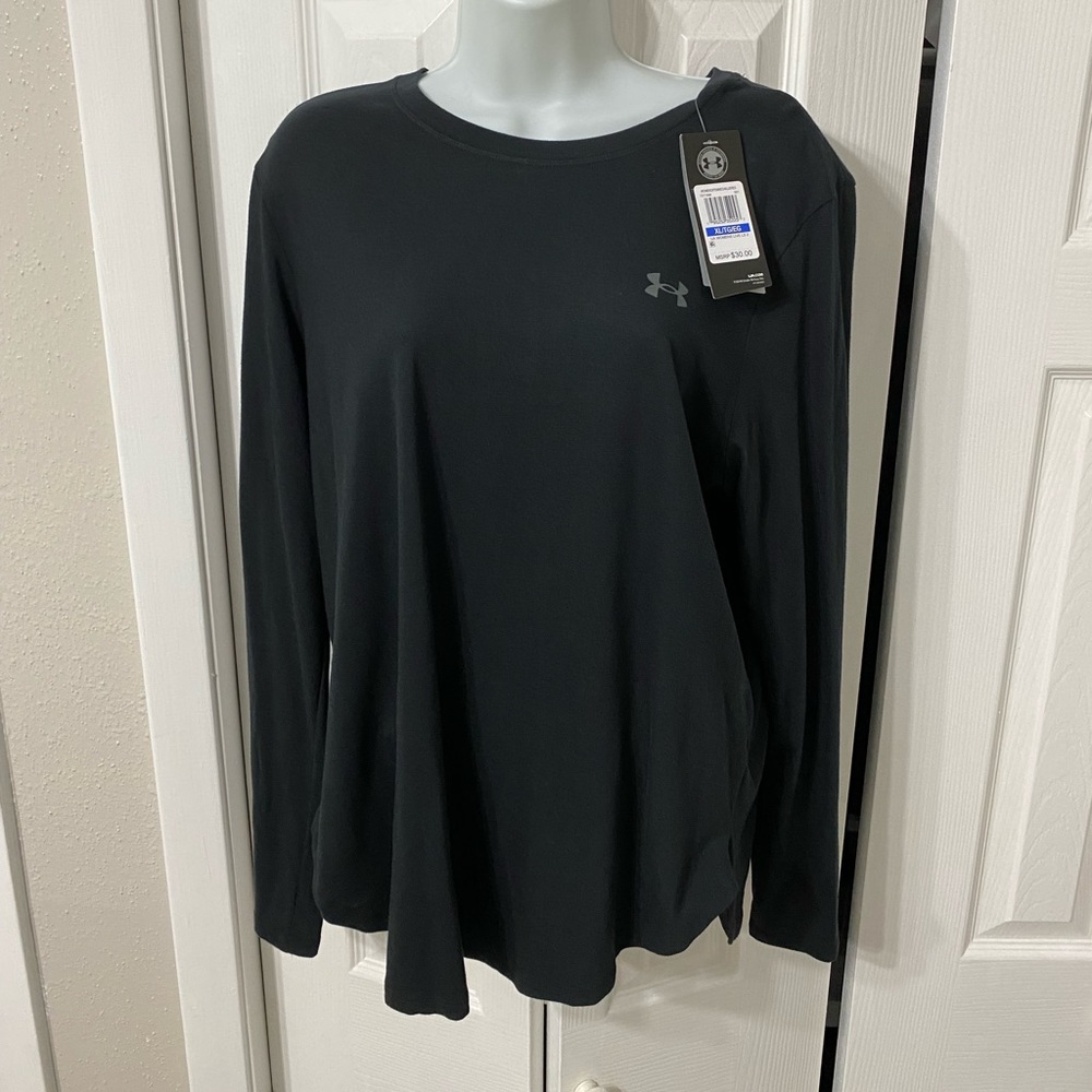 Under Armor Heat Gear long sleeve workout/running shirt - Women’s XL. NWT!